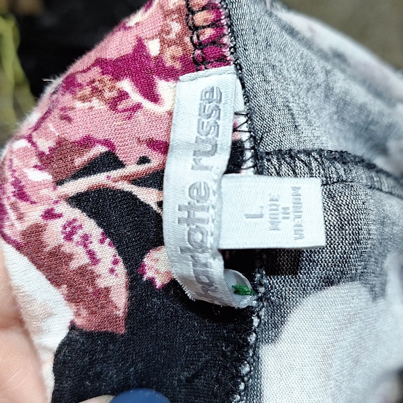 CHARLOTTE RUSSE SKIRT SIZE LARGE.  BIN 106 - Picture 6 of 6